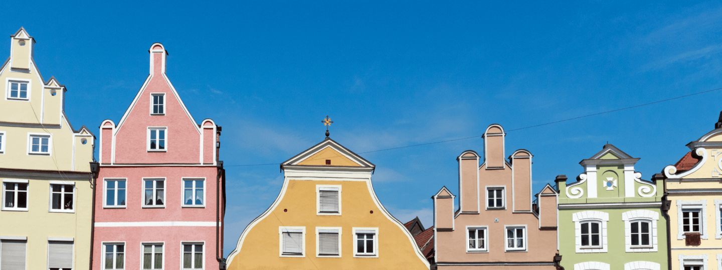 Bunte Häuserreihe.