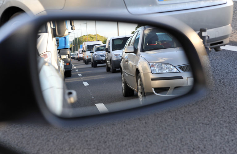 Auto und Reise | Rettungsgasse | Rückspiegel