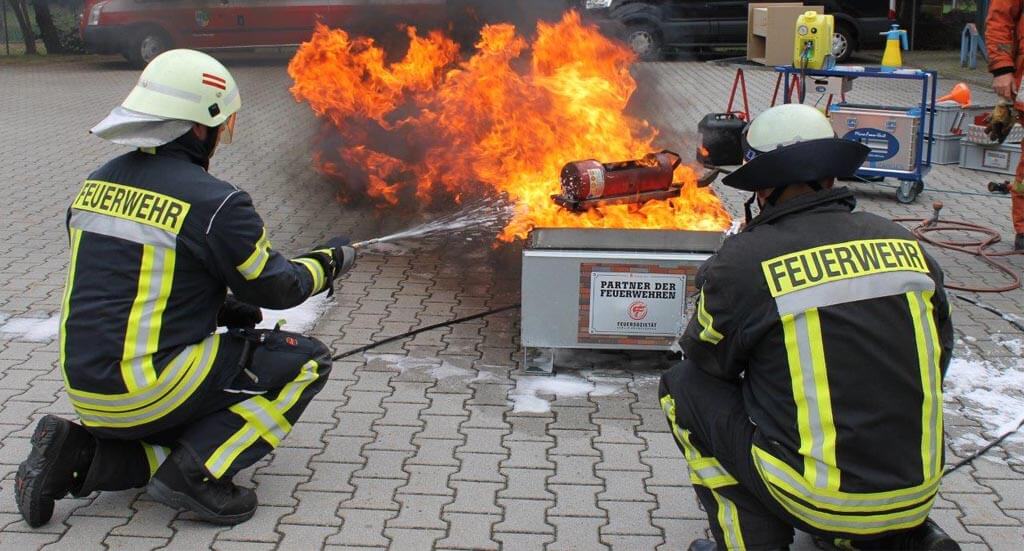 Schaum marsch bei Brandenburger Feuerwehr